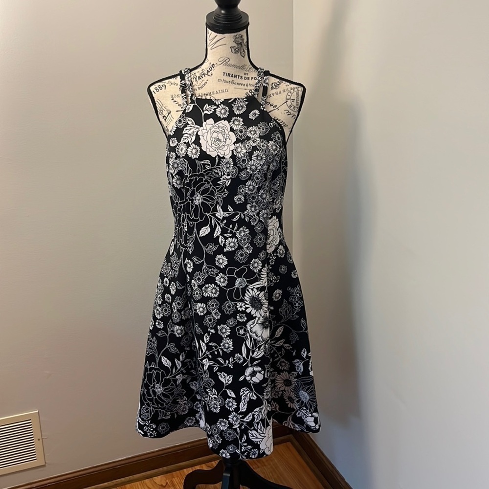 GUESS LOS ANGELES BLACK AND WHITE FLORAL DOUBLE SPAGHETTI STRAP DRESS-SIZE 14